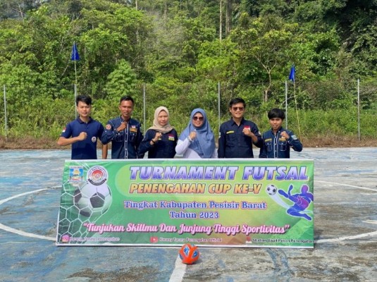 Camat Karya Penggawa Wike Jayanti Buka Turnamen Futsal Pekon Penengahan Cup Ke-V 2O23