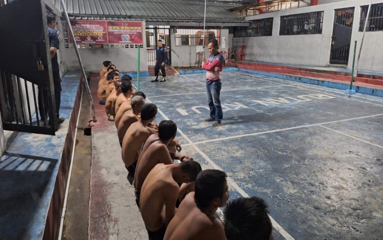 Rutan Kelas IIB Krui Laksanakan Penggeledahan Barang WBP Yang Mengandung Unsur Instansi