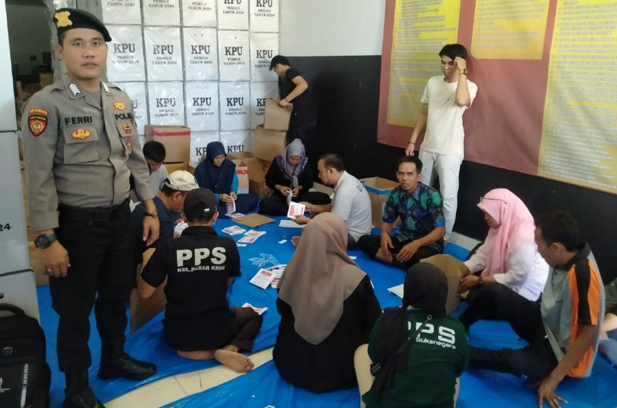 Polres Pesisir Barat Lakukan Pengamanan Checking dan Packing Surat Suara Pemilu 2024