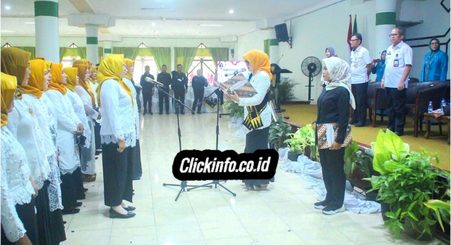 Pj Ketua TP PKK Tuba Herlinawati Qudratul Lantik dan Kukuhkan Ketua TP-PKK Kampung dan Bunda Paud Tahun 2023