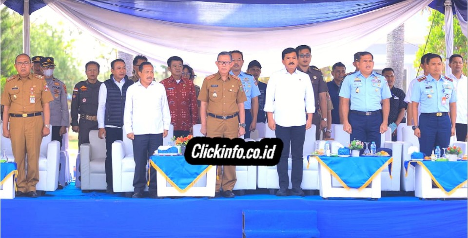 Pj Bupati Tuba Hadiri Acara Penyerahan Sertifikat Hak Atas Tanah Oleh Menteri ATR/BPN RI