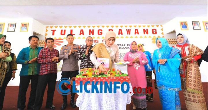 Peringati Hari Ibu Ke-95 Tahun, Pemkab Tuba Adakan Lomba Fashion Show Kebaya Maduaro Tulang Bawang