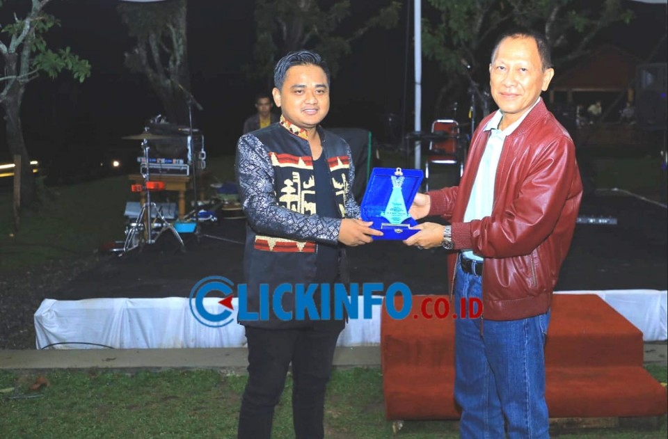 Luar Biasa! Pj. Bupati Tulang Bawang Qudratul Ikhwan Terima Penghargaan dari Management Global Group (MGG) Lampung Tahun 2023