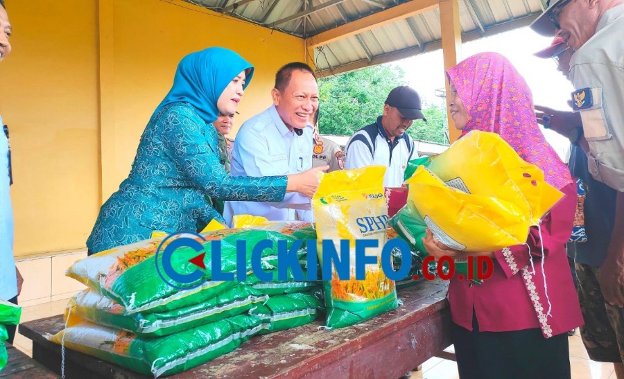 Pj. Bupati Tulang Bawang Qudrotul Tinjau Langsung Stok dan Harga Beras Bulog