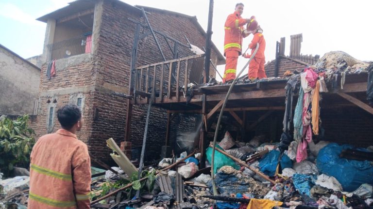 Korek Api Mainan Cucu Ludeskan Rumah di Telukbetung Timur