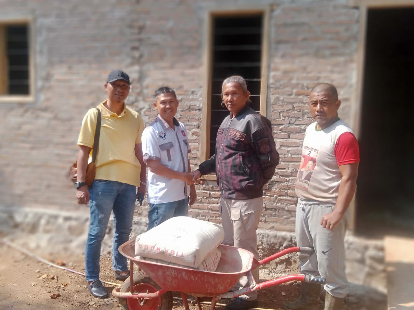 HUT Bhayangkara, KBPPPOLRI Resor Pesawaran Terima Bantuan Bedah Rumah