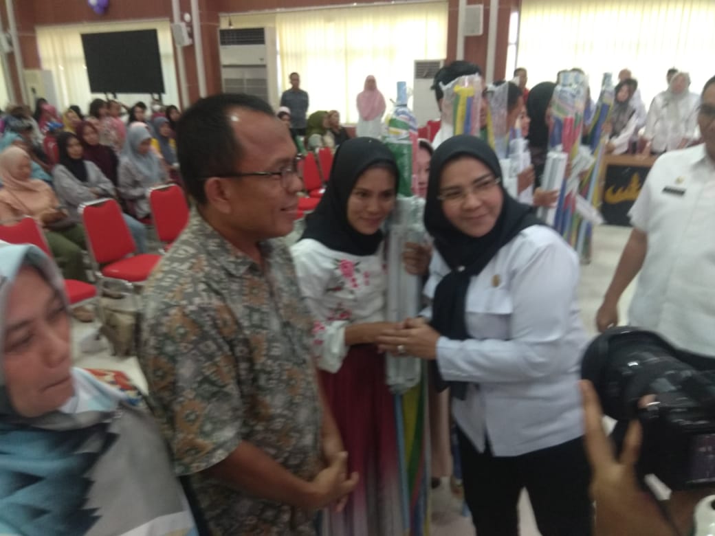 Walikota Beri Bantuan Payung dan Tripod: Dorong UMKM Berjaya di Bandarlampung