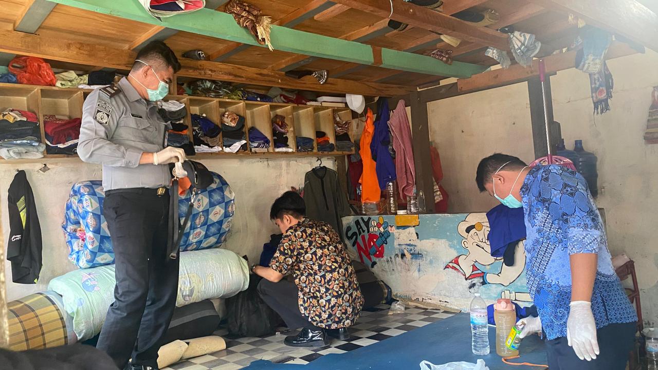 Razia Mendadak di Rutan Krui, Sejumlah Barang Terlarang Disita