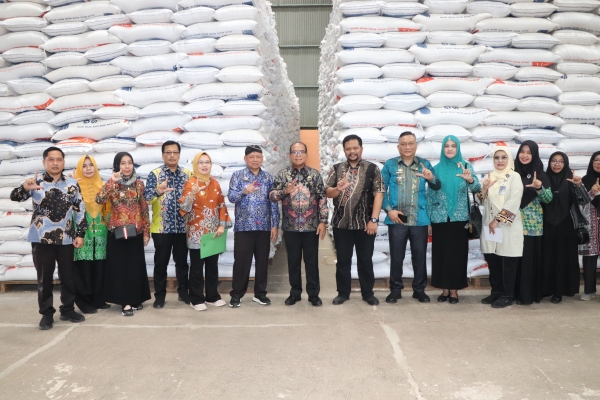 Pj Gubernur Lampung Pastikan Ketersediaan Pangan Aman di Lampung Timur