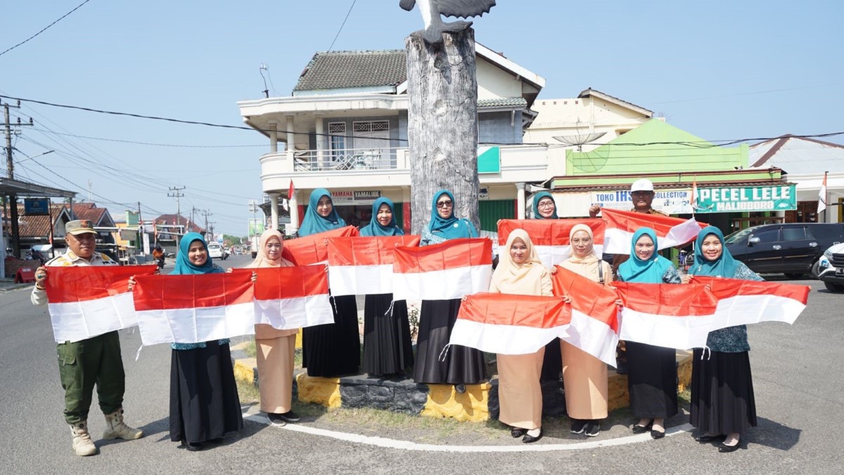 Wakil Bupati Pesisir Barat Ajak Masyarakat Kibarkan Sang Saka Merah Putih
