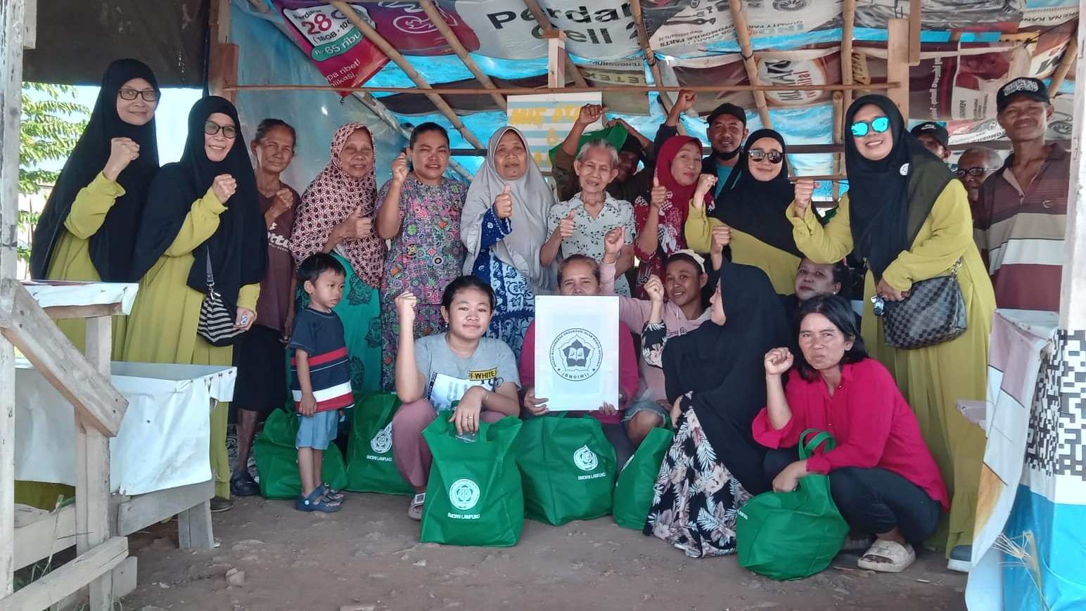 BMOIWI Lampung Berbagi Berkah Ramadan di Gunung Kunyit Bandarlampung
