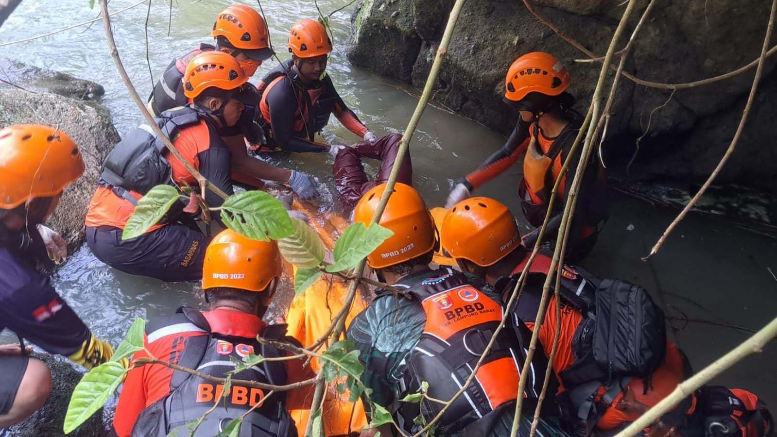 Pemancing Tenggelam di Suoh Lambar Ditemukan Meninggal Dunia