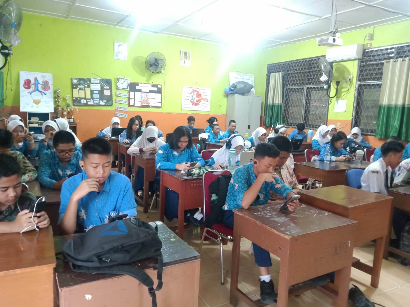 Siswa-siswi SMP Negeri 1 Palembang Berprestasi dalam UKBI Secara Daring