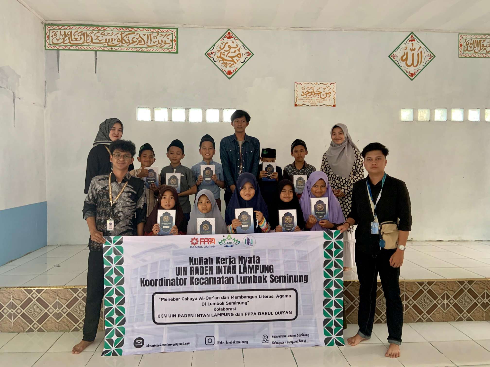 KKN UIN Raden Intan Lampung Bagikan Al-Quran di Empat Pekon Lumbok Seminung