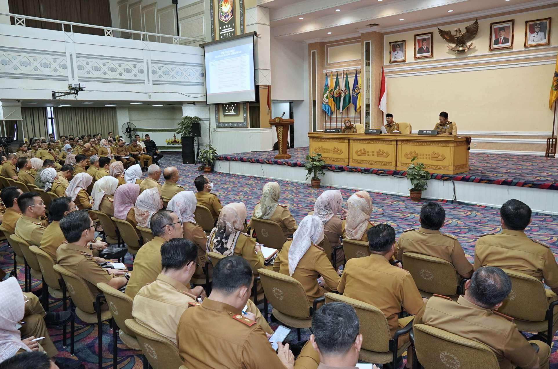 Gubernur Rahmat Mirzani Kembali Berkantor, Langsung Pimpin Rapat Koordinasi OPD