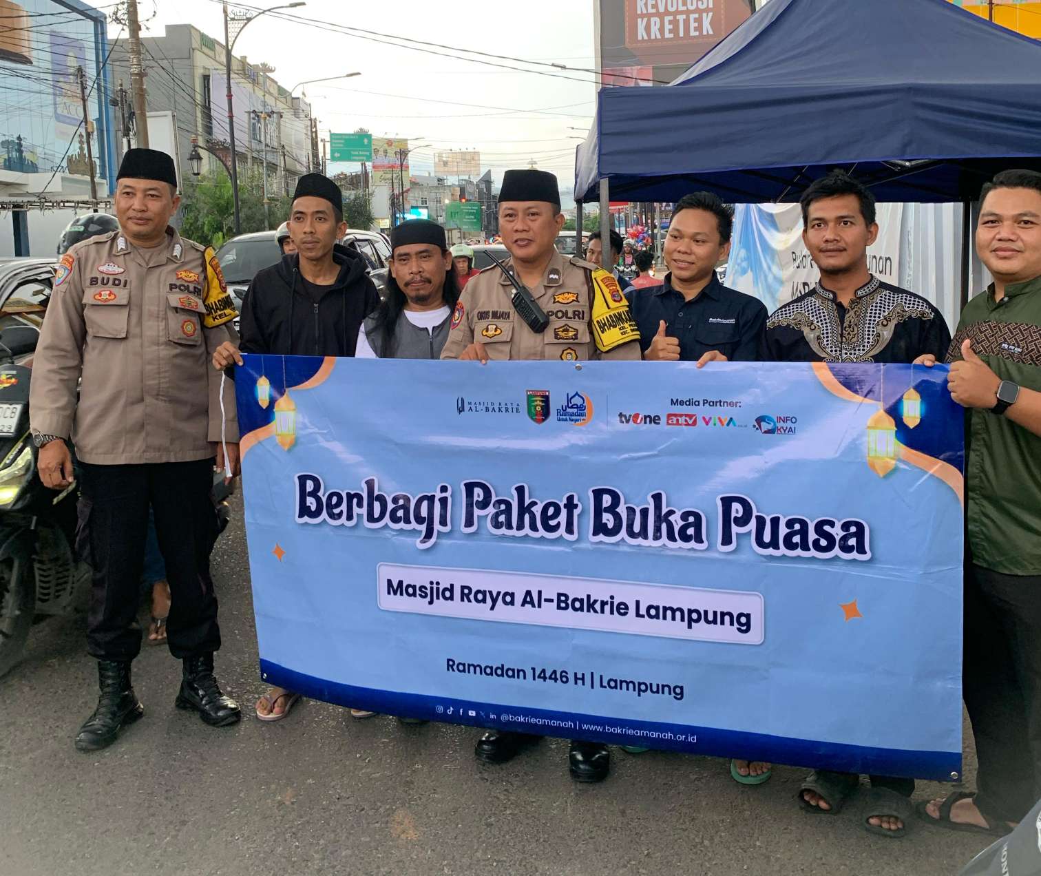 Masjid Raya Al Bakrie Lampung Gelar Jum'at Berbagi, Disambut Antusias Warga di Bandar Lampung