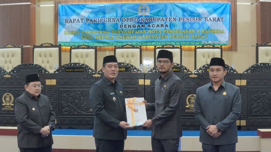 Bupati Pesisir Barat Sampaikan Empat Ranperda Prioritas ke DPRD, Fokus Reformasi Perangkat Daerah