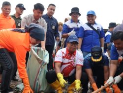 Pj Gubernur Lampung Ajak Masyarakat Jaga Kebersihan Pantai