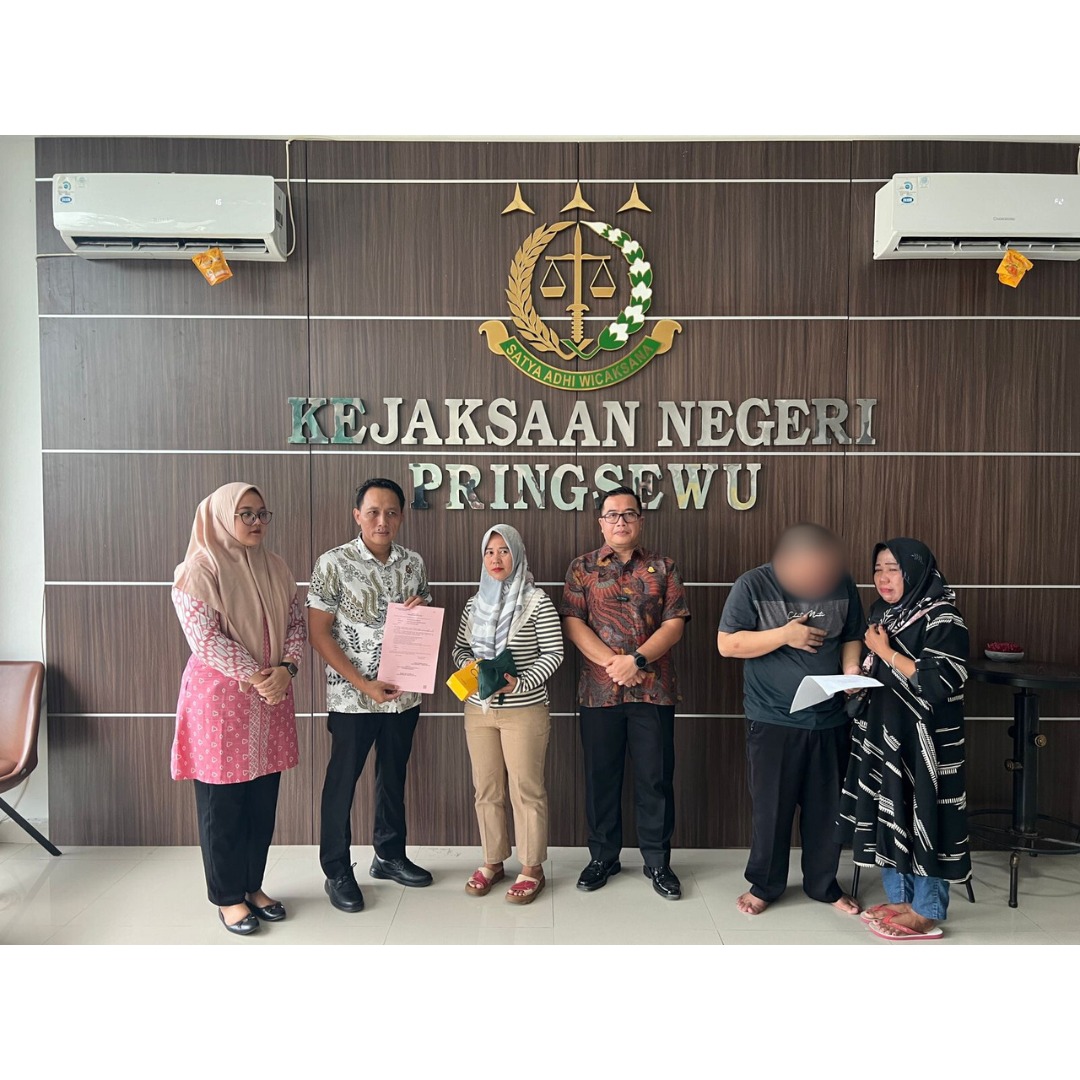 Restorative Justice: Kejari Pringsewu Bebaskan 2 Tersangka Penganiayaan dan Pencurian