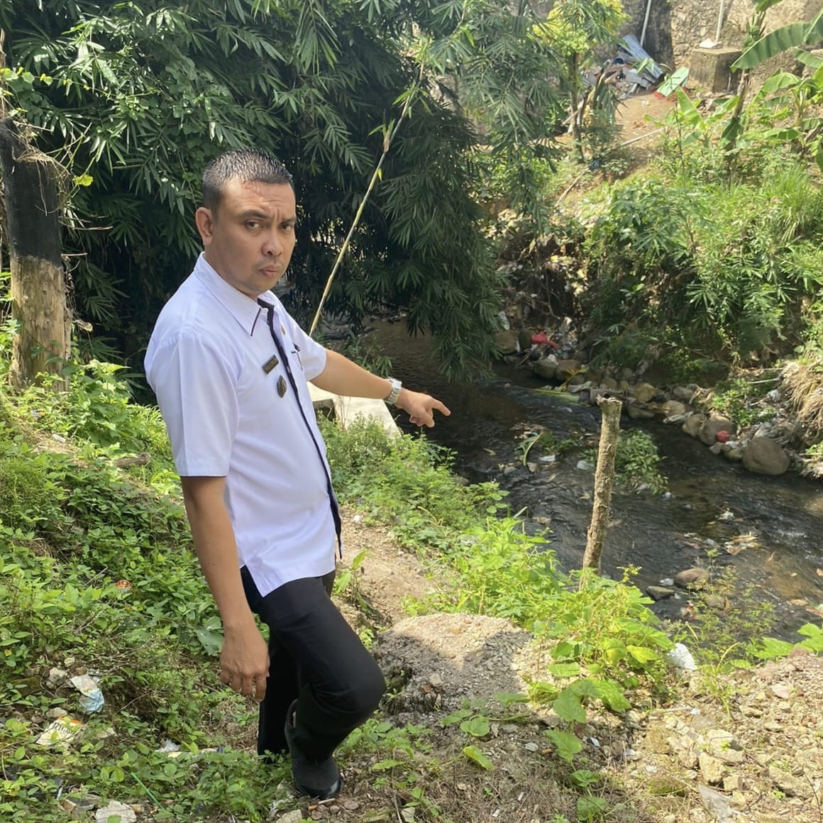 Tanggul Baru di Bandarlampung Retak, Lurah Langsung Tinjau Lokasi