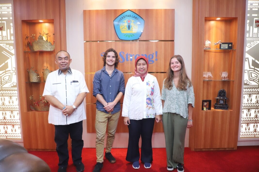 Rektor Unila Sambut Dua Mahasiswa Asing