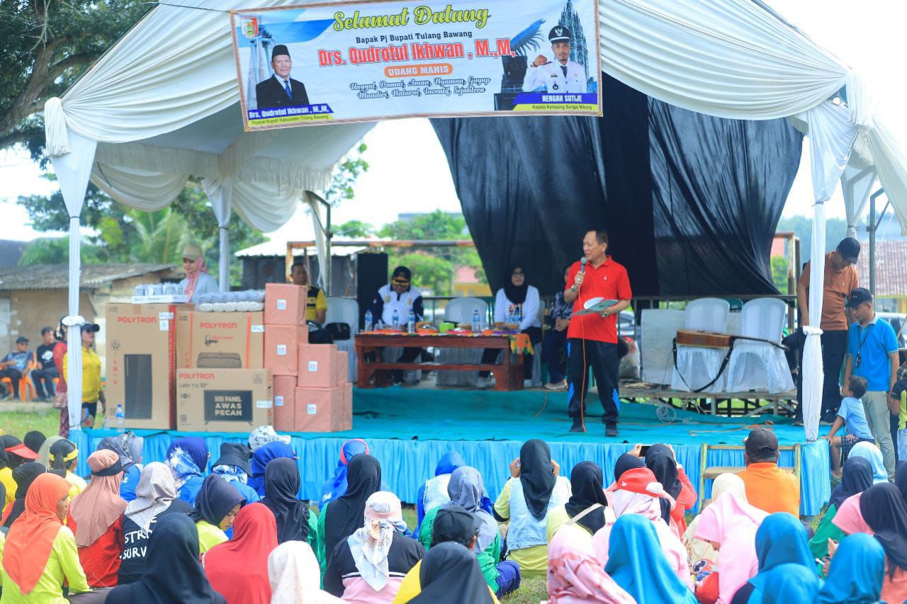 Pj Bupati Qudrotul Ikhwan Semarakkan Senam Pagi di Kampung Sungai Nibung