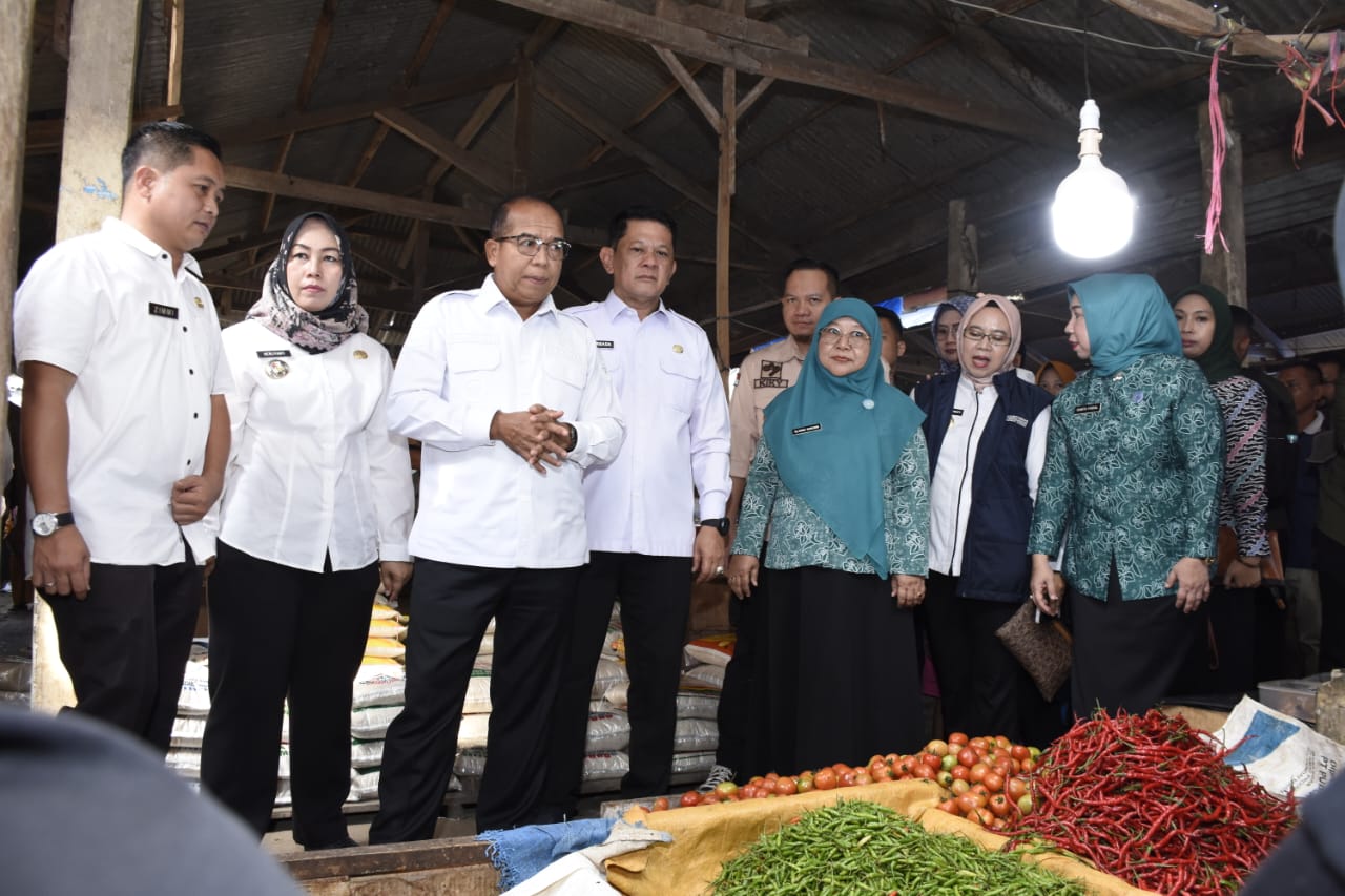Pj Gubernur Lampung Pantau Langsung Stabilitas Harga di Pasar Tubaba