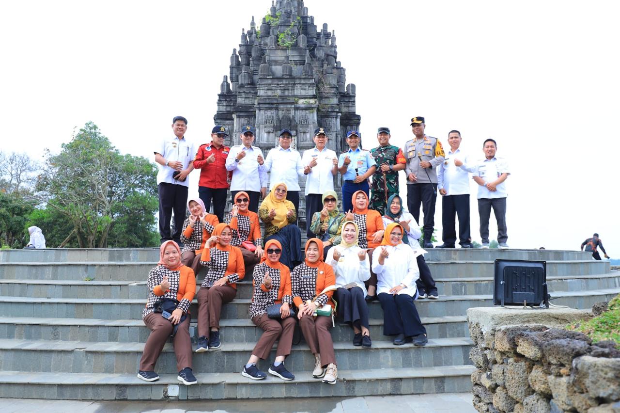 Pesona Cakat Nyenyek Memukau Petinggi Lampung