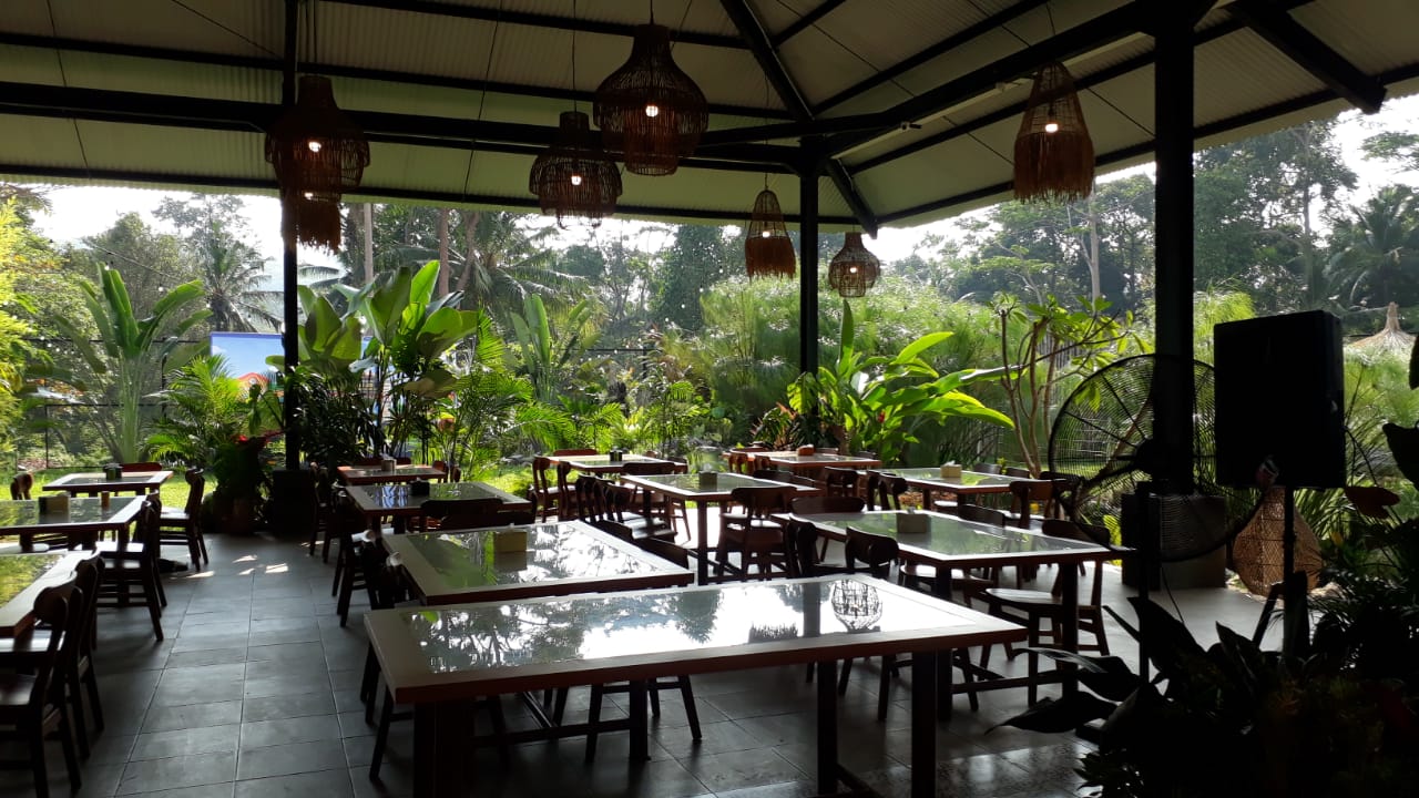 Lembah Hijau Garden Resto: Nikmati Kuliner Lezat di Tengah Keasrian Alam dan Satwa