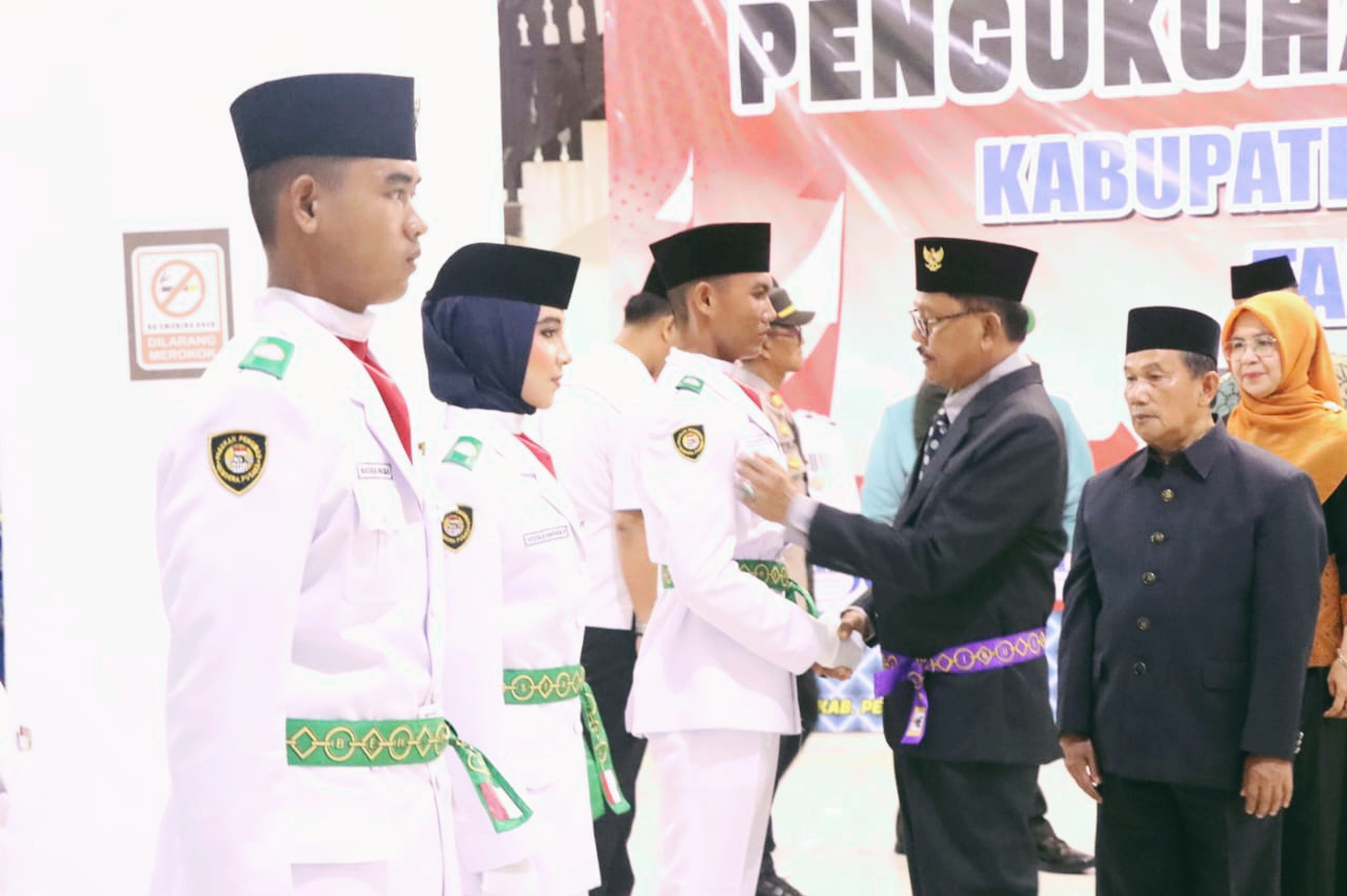Bupati Pesisir Barat Kukuhkan Paskibraka Tahun 2024