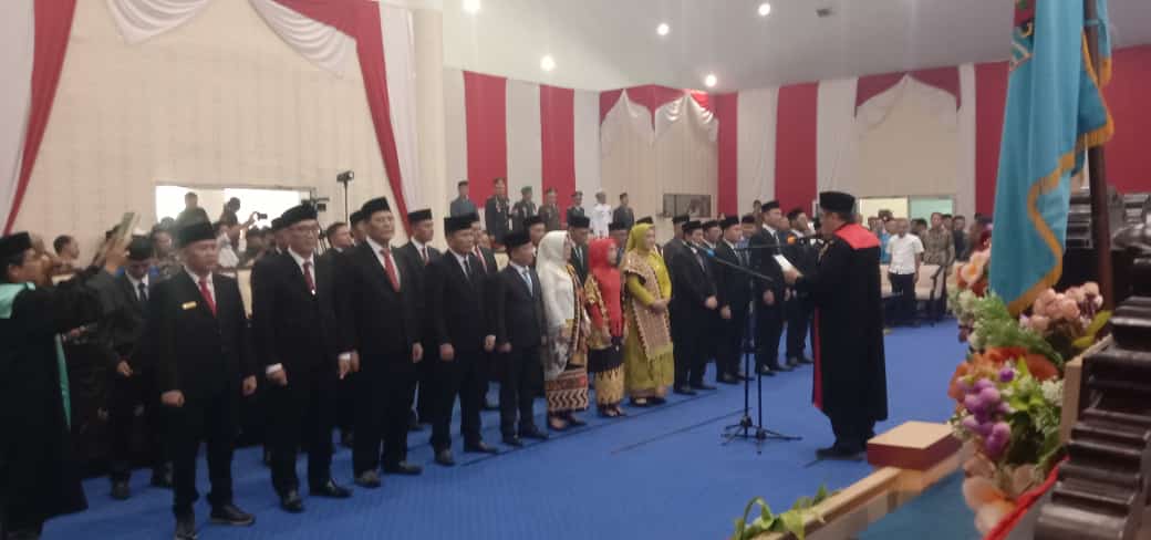 Siap Membangun Pesisir Barat, 25 Anggota DPRD Resmi Dilantik