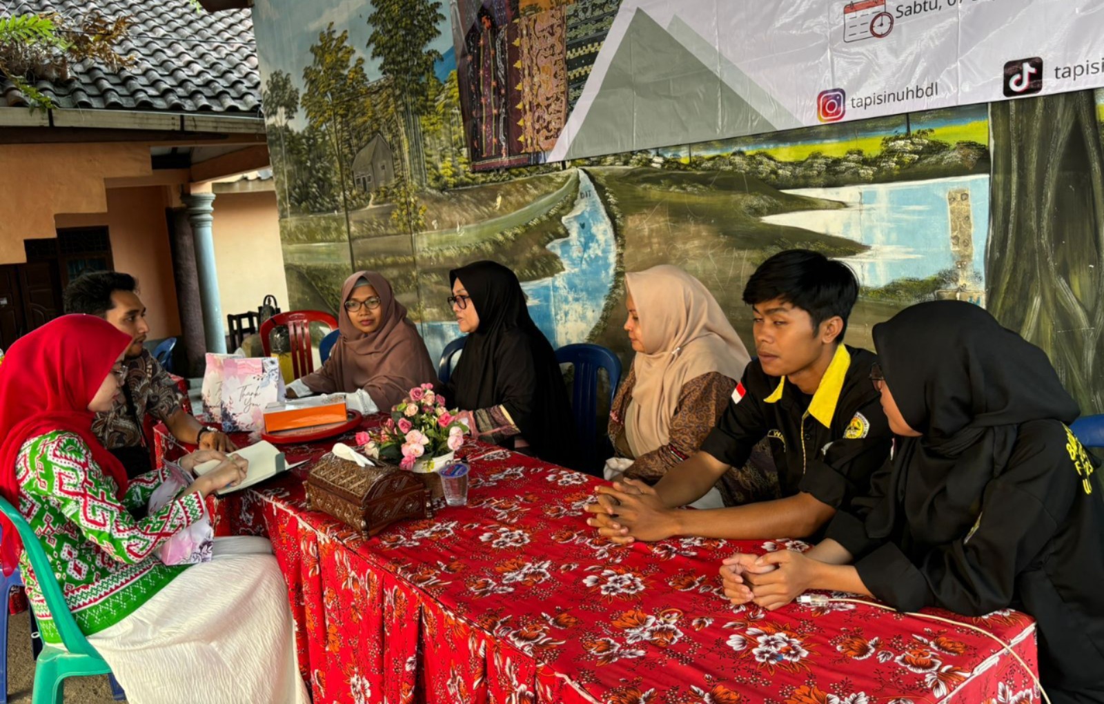 Hibah PKM Dengan Tajuk Pelestarian Tapis Corak Inuh Melalui Pembiayaan Fintech di Lampung Selatan