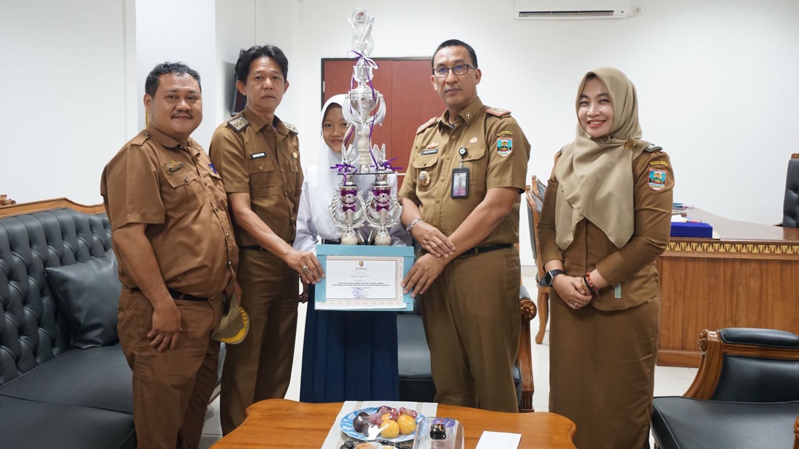 Siswi SMP Pesisir Barat Raih Juara 3 Lomba Pidato Bahasa Lampung Tingkat Provinsi