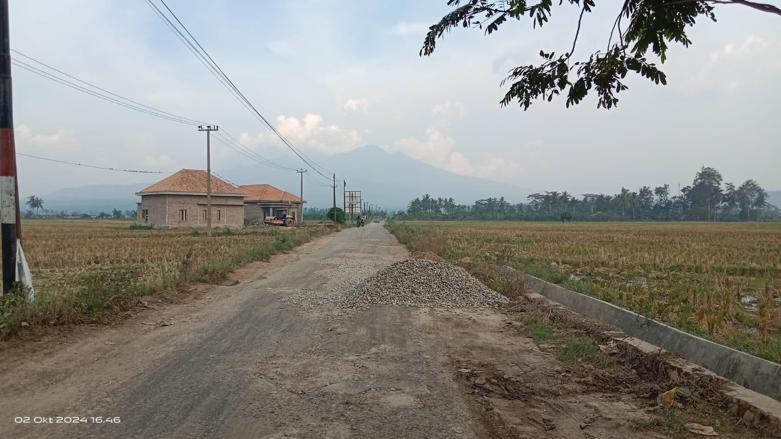 Pemkab Pesawaran Perbaiki Jalan Rusak, Tingkatkan Aksesibilitas Warga
