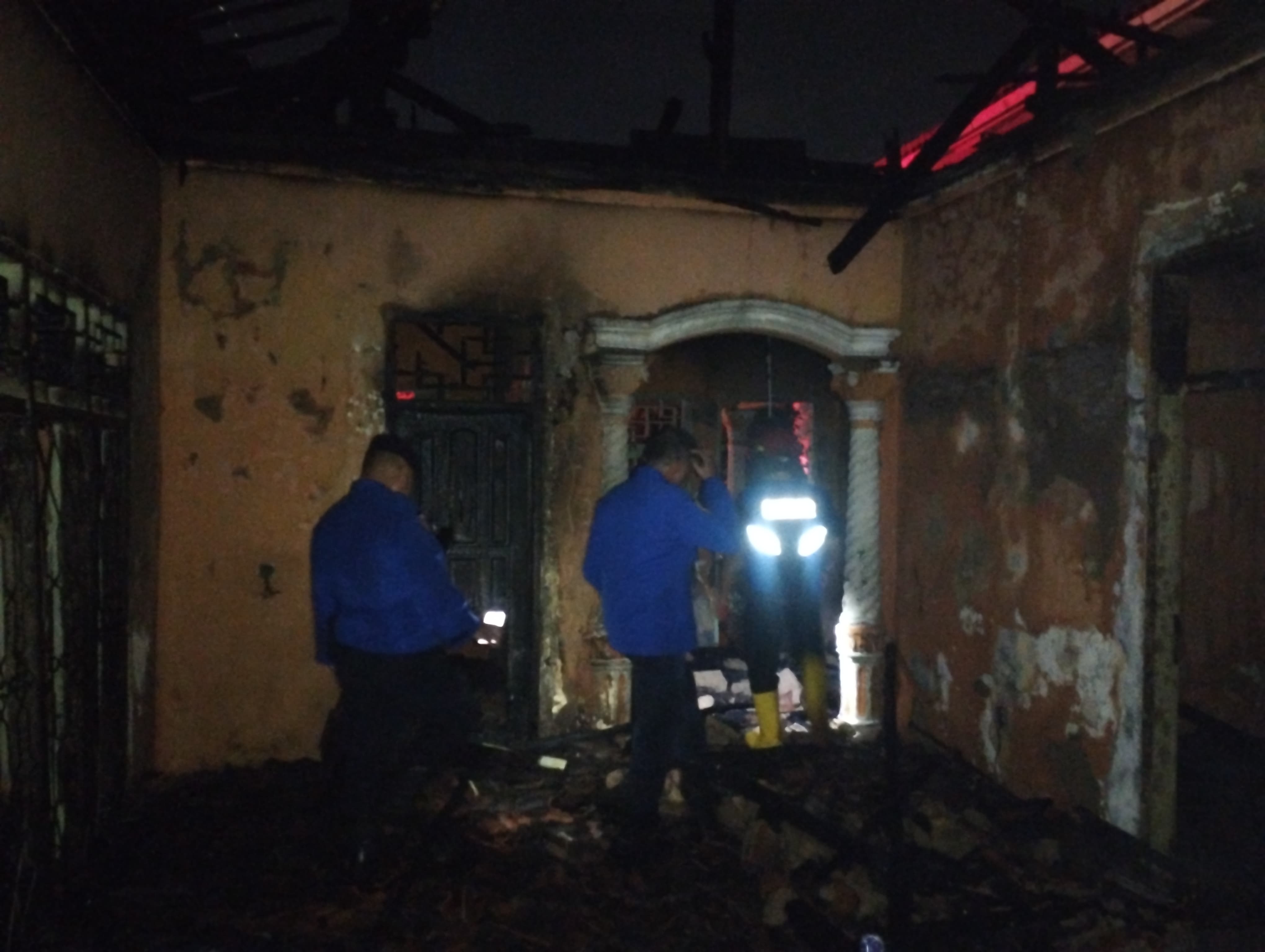 Si Jago Merah Lalap Rumah di Tanjung Seneng, Kerugian Puluhan Juta