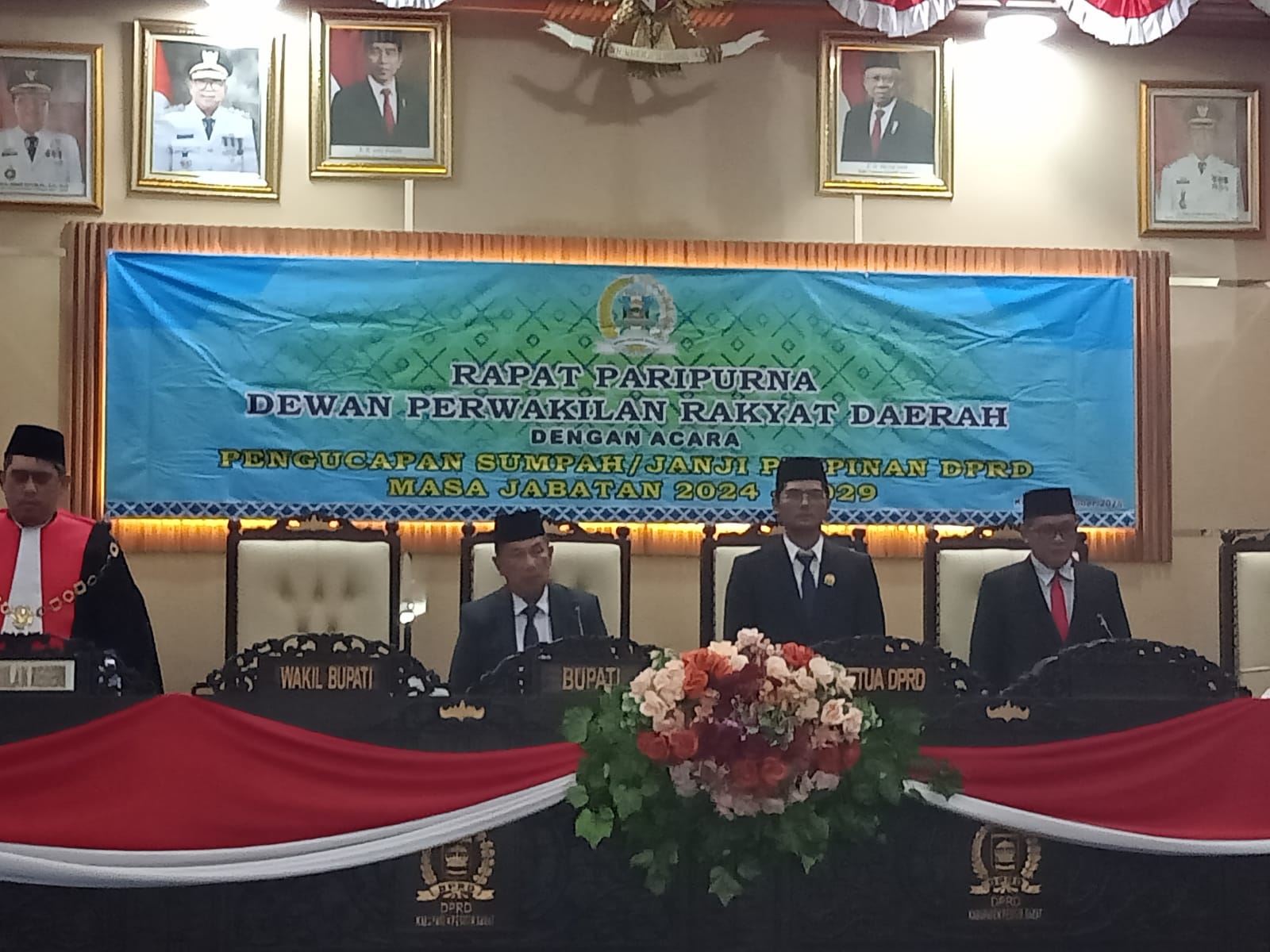 Wakil Bupati Pesisir Barat Hadiri Pelantikan Pimpinan DPRD Periode 2024-2029