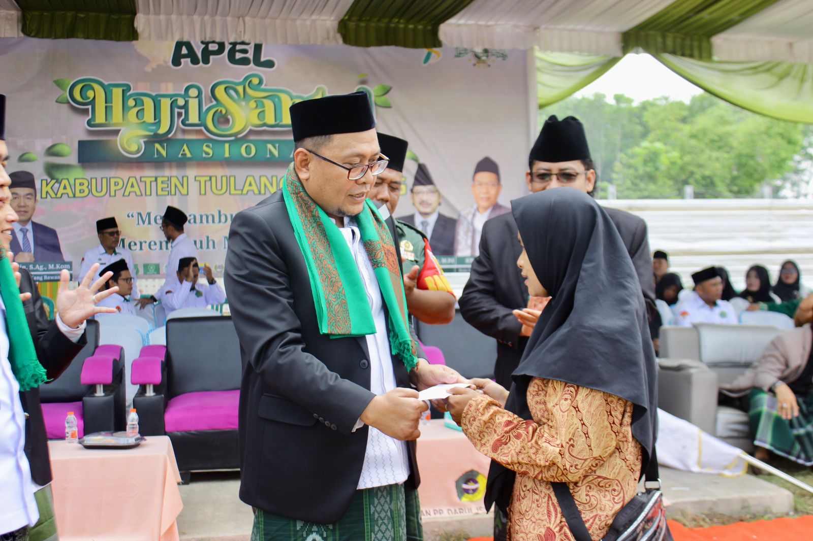 Pj Sekdakab Tulang Bawang Pimpin Upacara Hari Santri di Ponpes Darul Ishlah