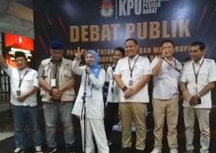 Paslon SETIA Perkuat Visi-Misi dalam Debat Perdana Pilbup Pesisir Barat
