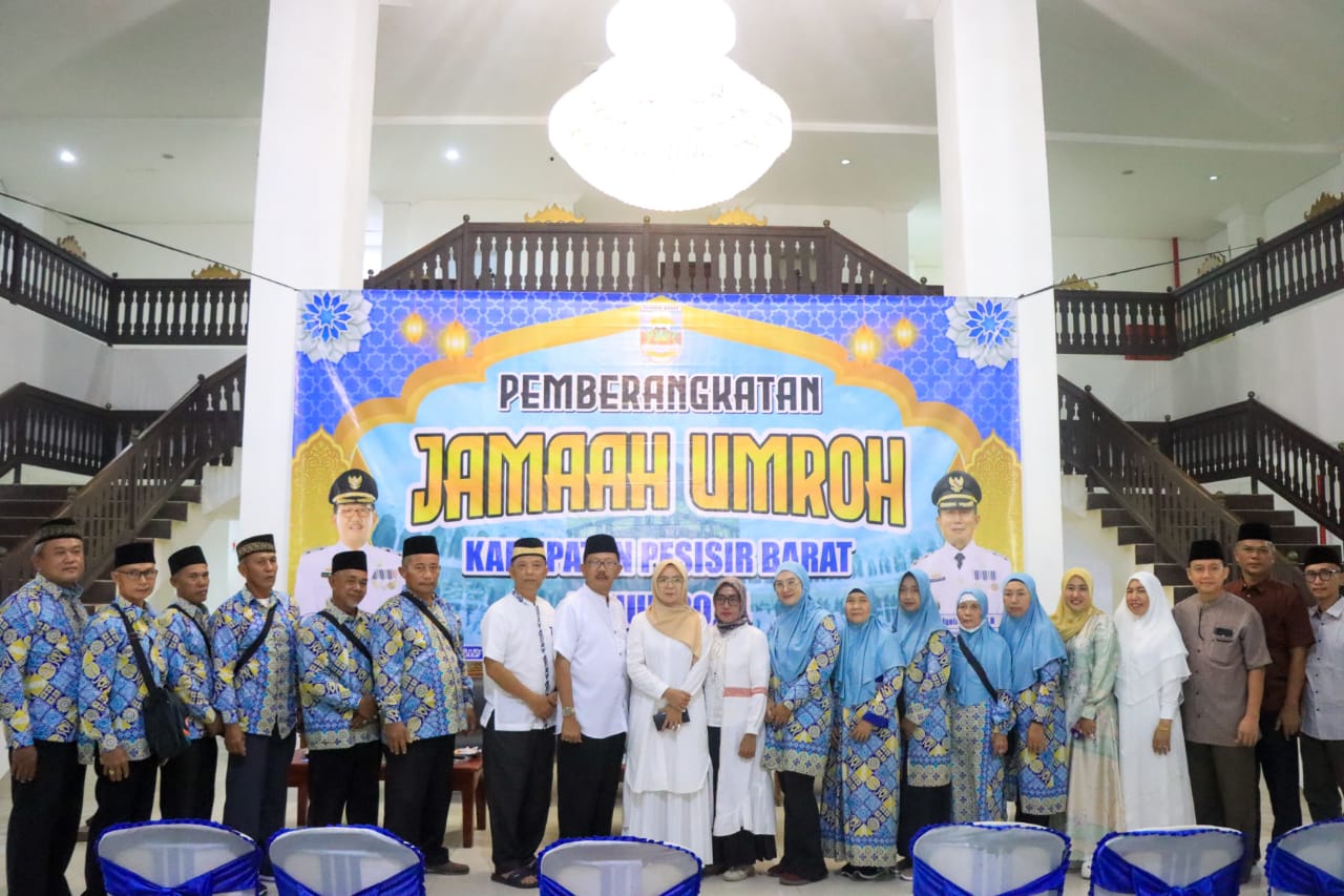 Bupati Pesibar Lepas 15 Jamaah Umrah, Ajak Jaga Nama Baik Daerah
