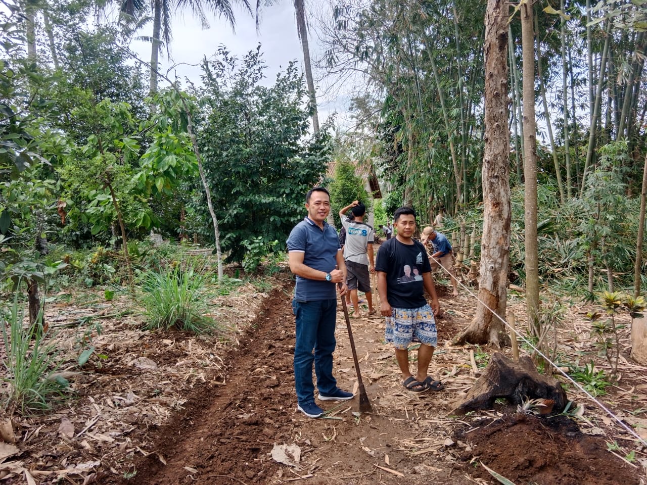 Aiptu Guruh Prasetyo Hibahkan Tanah, Bangun Jalan untuk Masyarakat Tanggamus