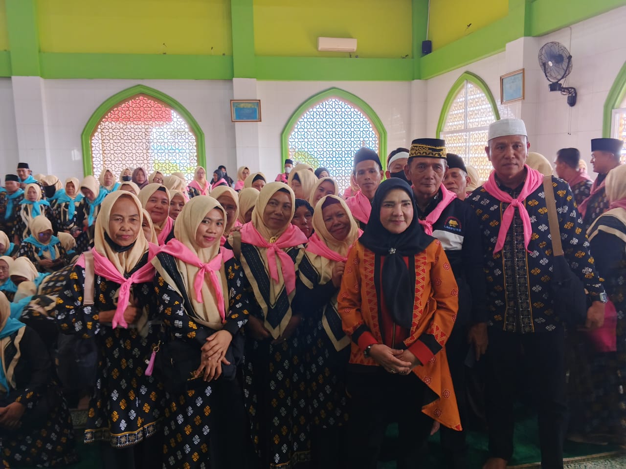 Eva Dwiana Lepas Jamaah Umrah, Doakan Bandar Lampung Makin Maju