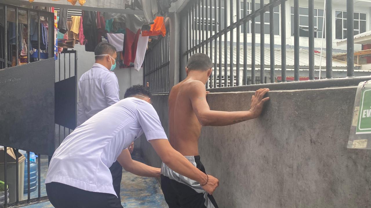 Razia Rutin, Rutan Krui Berhasil Amankan Barang-barang Terlarang