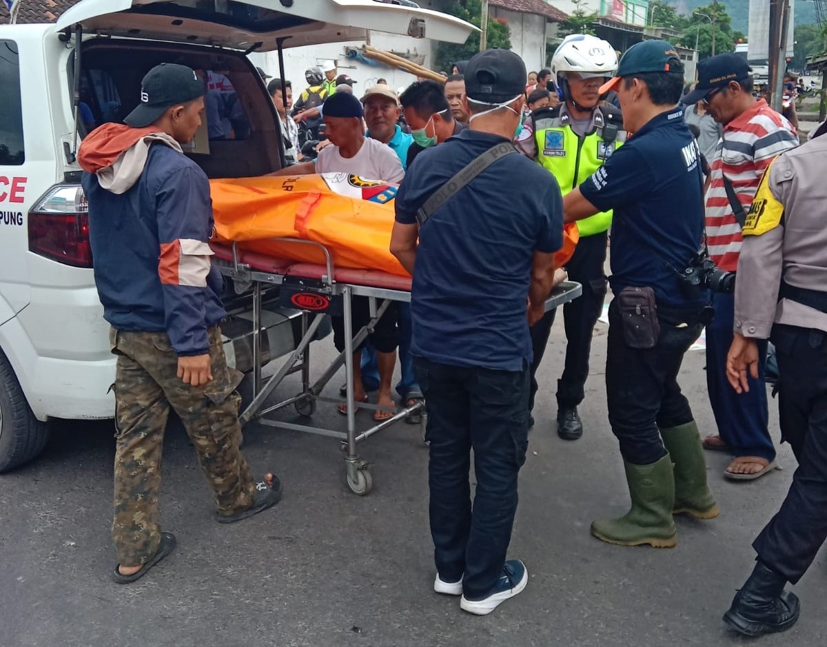 Pemotor Ditemukan Tewas di Selokan Jalan Yos Sudarso, Diduga Kecelakaan Tunggal