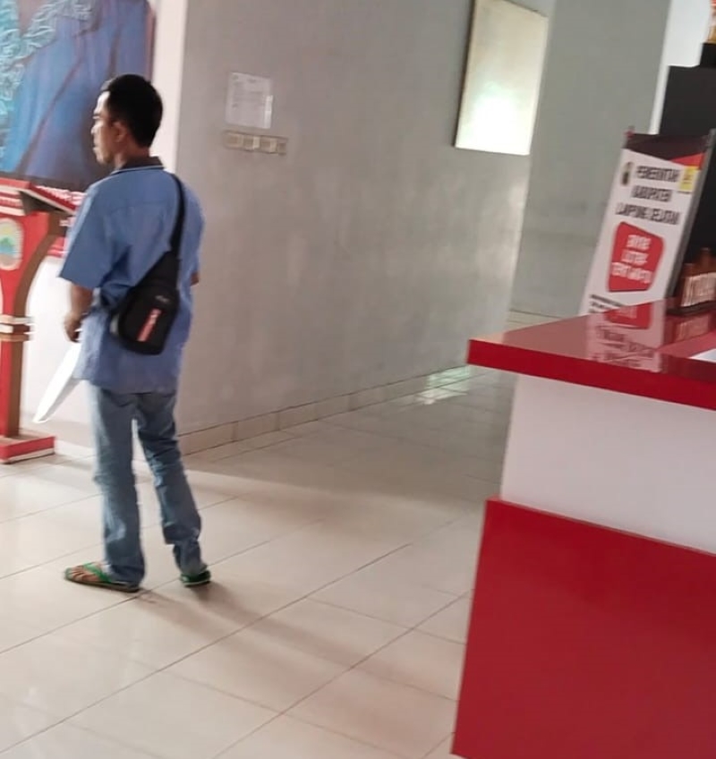 Kantor Kecamatan Jati Agung Sepi di Hari Pertama Kerja, Warga Keluhkan Pelayanan