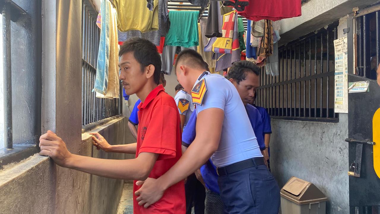 Rutan Krui Lakukan Razia Kamar dan Tes Urine