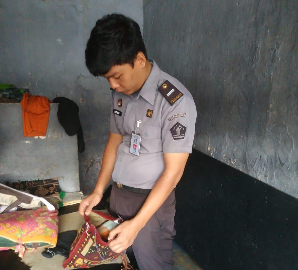 Rutan Krui Lakukan Razia Kamar Hunian, Amankan Sejumlah Barang Terlarang