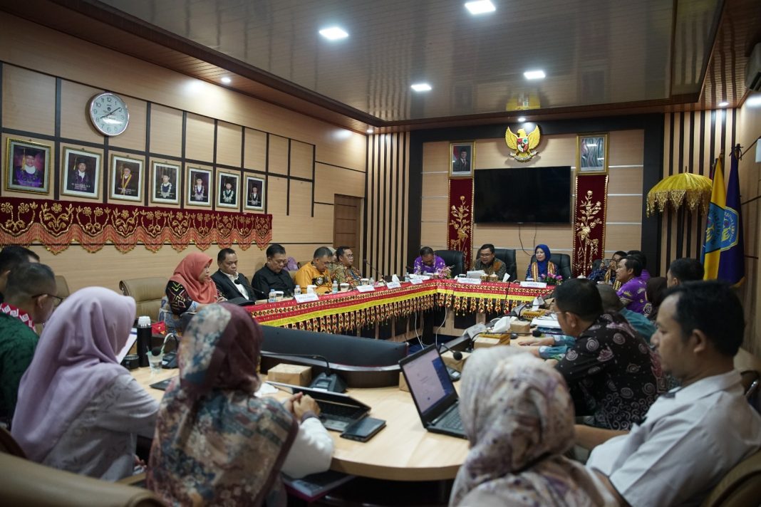 Prodi S-2 Pendidikan IPS FKIP Gelar Asesmen Lapangan oleh LAMDIK