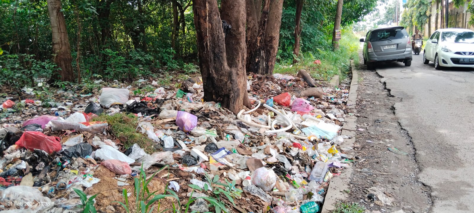 Jalan Nusantara Raya Diduga Jadi Tempat Pembuangan Sampah Liar