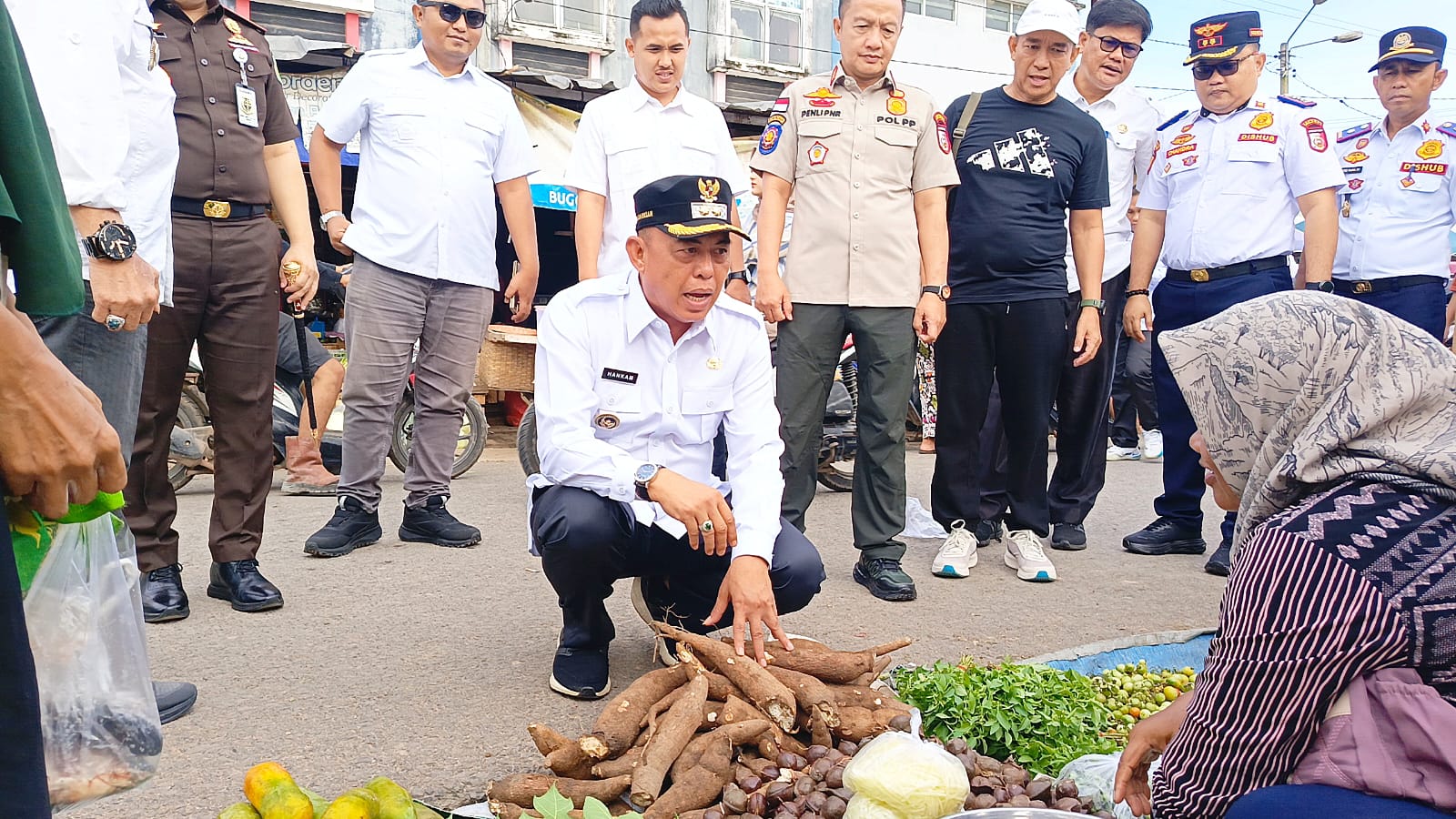 Wabup Tulang Bawang Tinjau Pasar Unit 2, Tertibkan Pedagang Liar