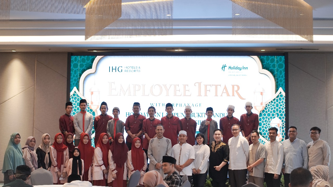 Holiday Inn Lampung Bukit Randu Gelar Buka Bersama Karyawan dan Anak Yatim Piatu